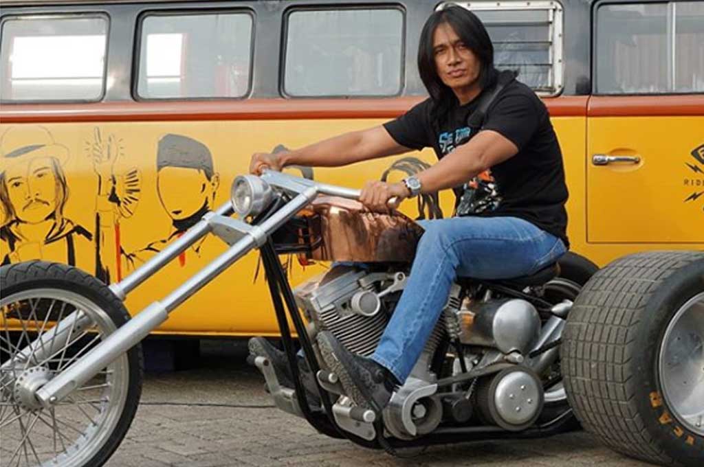 Agung Hercules bersama moge yang diunggah di Instagramnya. Istimewa