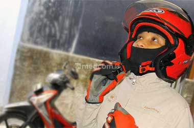 Pantang Memodifikasi Tali Helm untuk Gaya