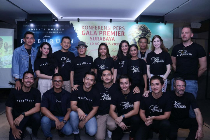 Bumi Manusia dan Perburuan Gelar Gala Premier di Surabaya