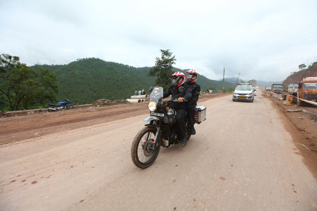 Aksi Darius dan Donna touring di India. Istimewa