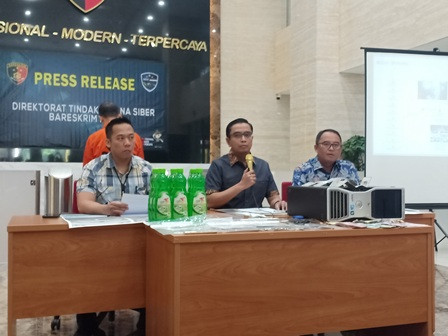 Kasubdit I Dittipidsiber Kombes Dani Kustoni (tengah). Foto: Cindy/Medcom.id