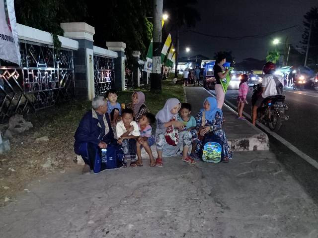 Warga Pantai Wanasalam Lebak Berlarian ke Perbukitan