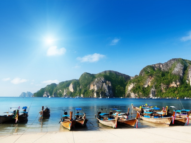 Warga Bengkulu Pantau Air Laut Pascagempa Banten