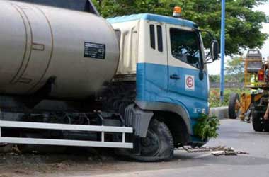 Bobot Berlebihan, Salah Satu Penyebab Ban Mobil Meletus