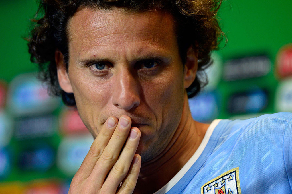Diego Forlan Pensiun dari Dunia Sepak Bola
