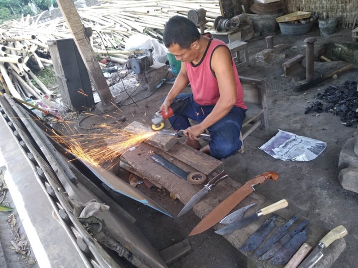 Pisau Daging Laris Manis Jelang Iduladha