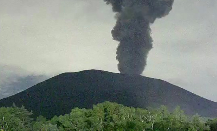 Gunung Api Dekat Tokyo Meletus, Picu Peringatan