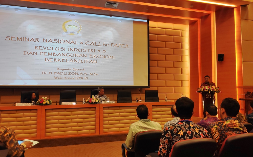 Fadli Zon membuka Seminar Nasional and Call for Paper Revolusi Industri 4.0 dan Pembangunan Ekonomi Berkelanjutan, di Jakarta, Kamis, 8 Agustus 2019 (Foto:Medcom.id/Anggi Tondi Martaon)