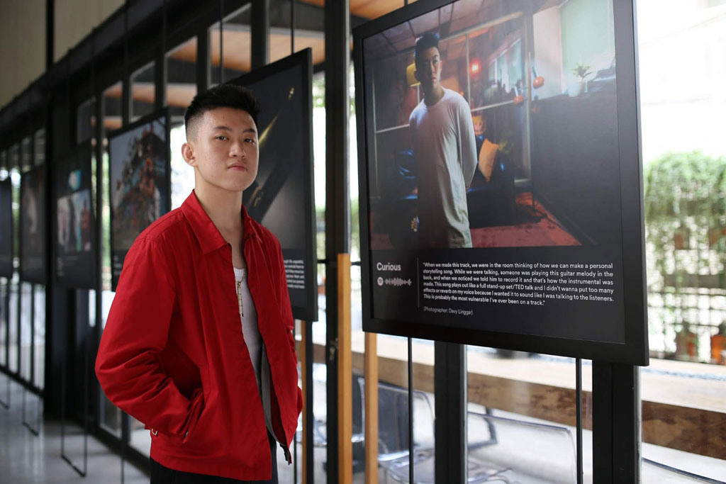 Rich Brian dalam pameran The Sailor Experience di Gudang Gambar, Jakarta Selatan, Rabu, 7 Agustus 2019. (Foto: Dok. Spotify)
