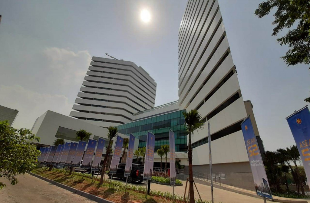 Gedung ASEAN baru memiliki jembatan terpanjang yang masuk rekor MURI. (Foto:  Medcom.id/Marcheilla Ariesta)