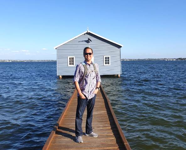 Pekerjaannya sebagai tour leader di sebuah travel agent membawanya berkeliling hampir ke seluruh penjuru dunia. (Foto: Dok. Pribadi Marta Surya)