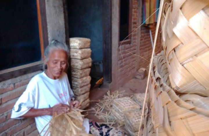 Balada Perajin Besek Bambu