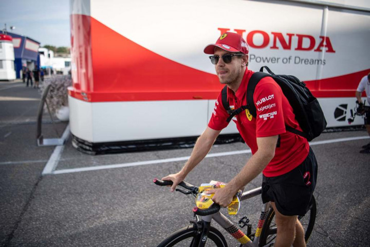 Vettel Maki Wartawan yang Membiarkan Sampah Berserakan