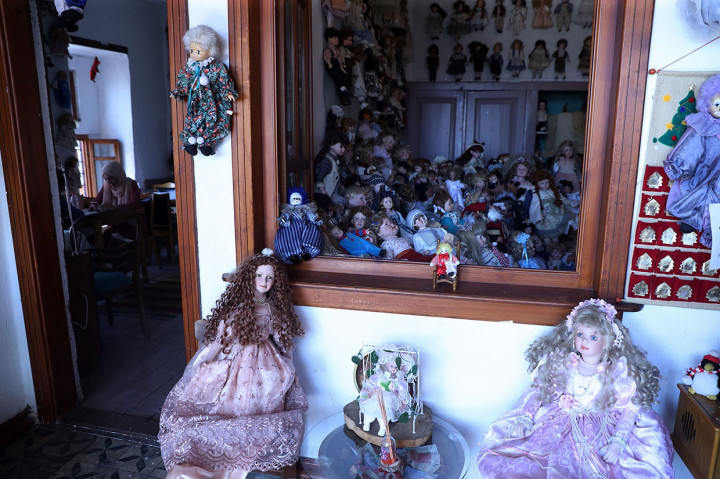 7.500 Boneka Hiasi Kedai Kopi Ini