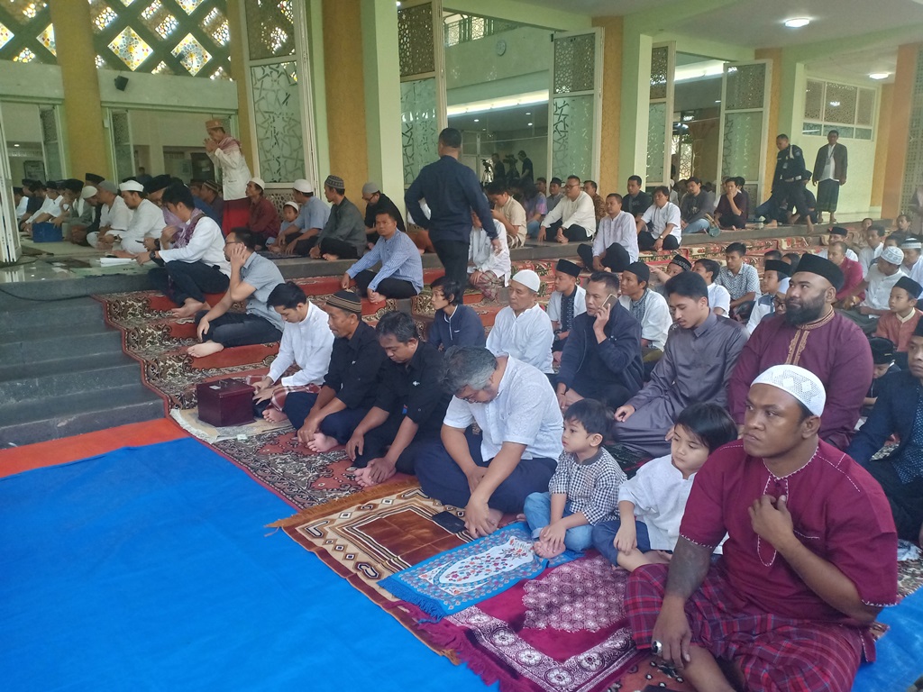 Warga memadati Masjid Nursiah Daud Paloh pelaksaan salatr Iduladha 1440 H. Foto: Medcom.id/ Cindy