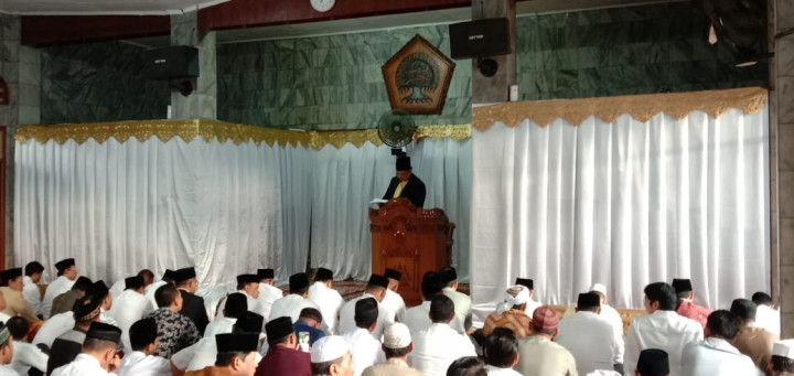 TGB, Airlangga dan Aburizal Salat Iduladha di DPP Golkar