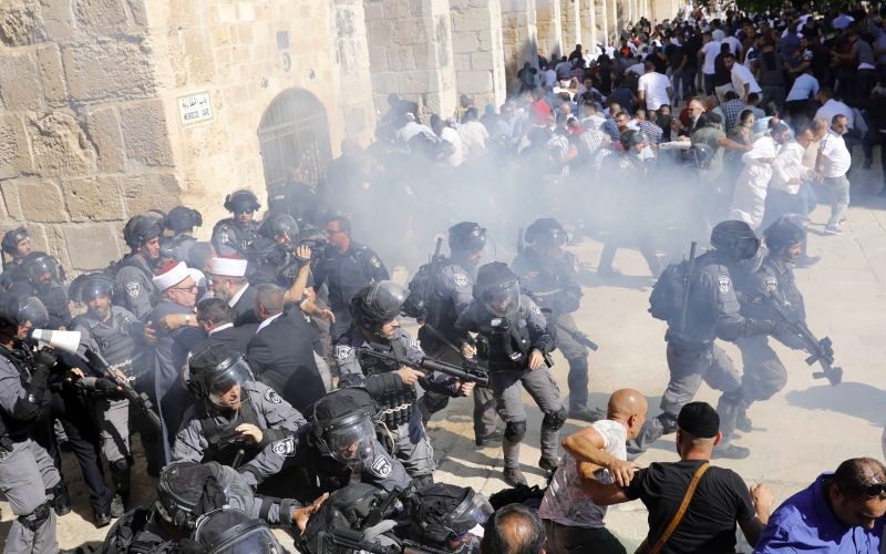 Bentrok pasukan Israel dengan warga Palestina. Foto: AFP.