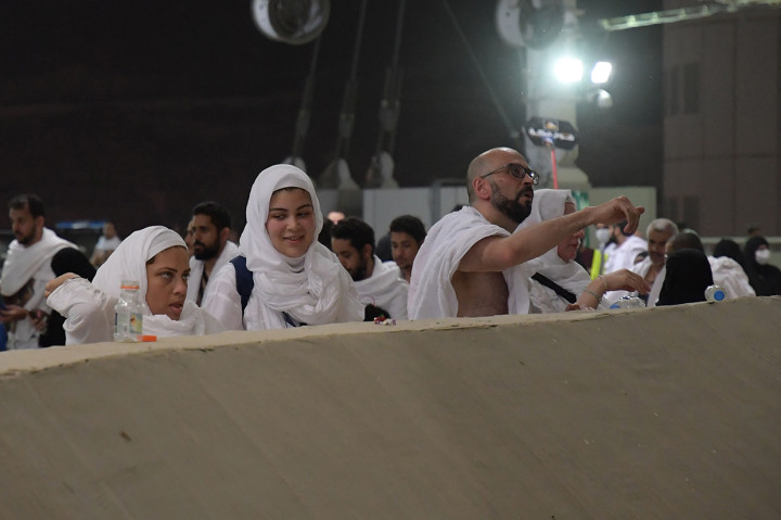 Suasana Lempar Jamrah di Mina