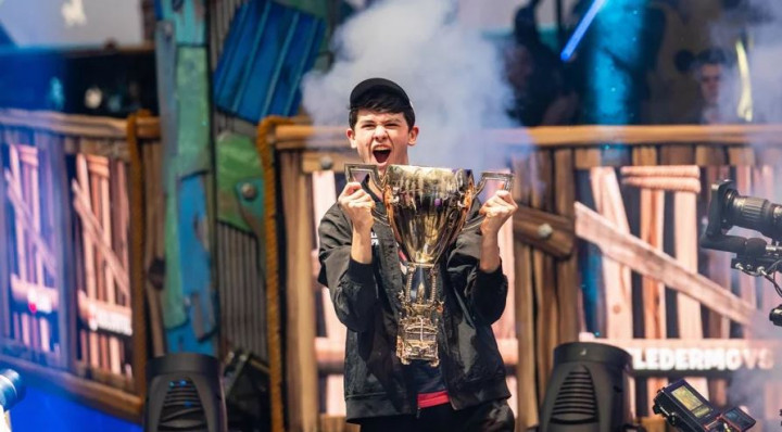 Juara Dunia Fortnite Jadi Korban SWAT