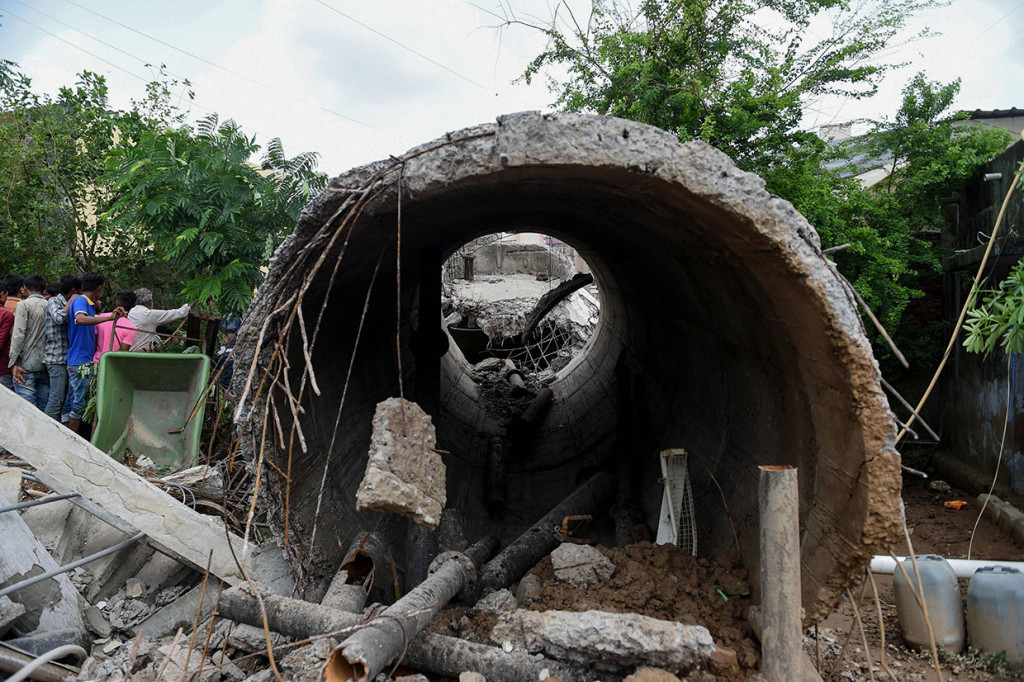 Tangki Air Runtuh, Tiga Orang Tewas