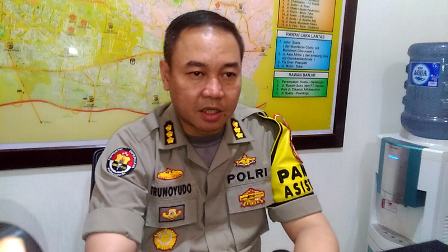 Anggota Polisi Terbakar Saat Bubarkan Unjuk Rasa di Cianjur