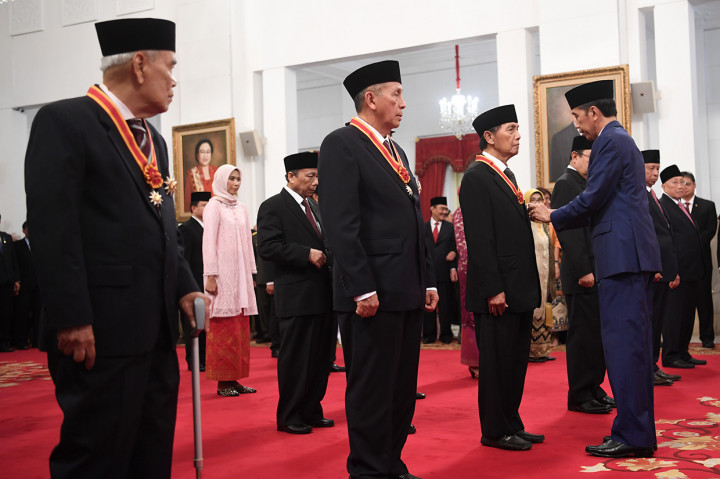 Jokowi Anugerahi Tanda Kehormatan ke 29 Tokoh