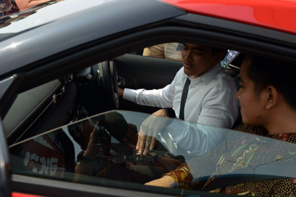 Kunjungi Pabrik Toyota, Gibran dan Kaesang Jajal Supra