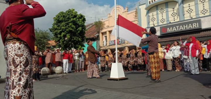 Pedagang Malioboro Upacara Pakai Adat Jawa
