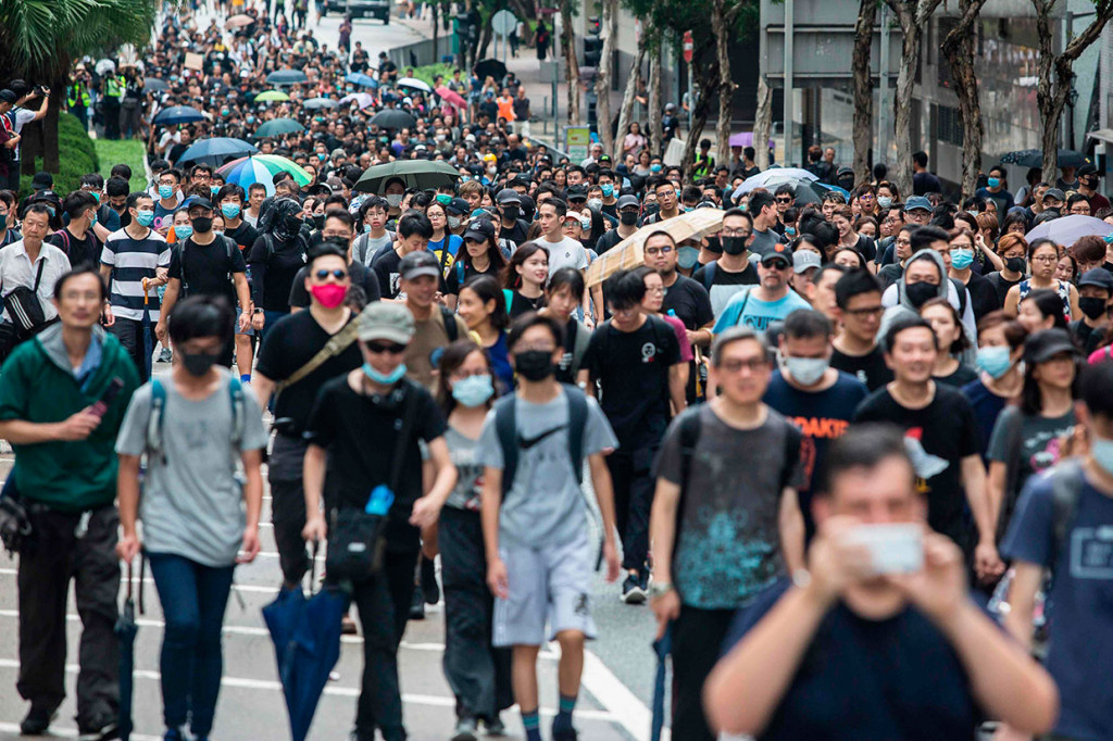 Demonstran Hong Kong Blokade Jalan Raya