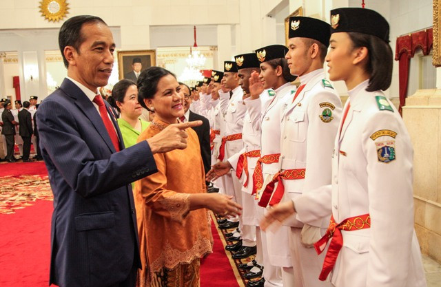 Saat Presiden Beri Semangat Paskribaka yang Gugup