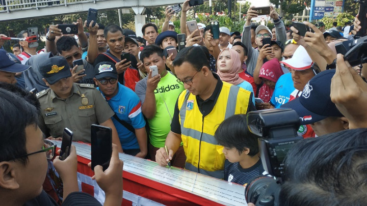 Anies Resmikan RTH Dukuh Atas