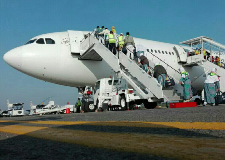 Kloter Pertama Jemaah Haji Surabaya Tiba di Tanah Air