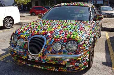 Jaguar S-Type Tampil Nyeleneh Berlumur Diecast