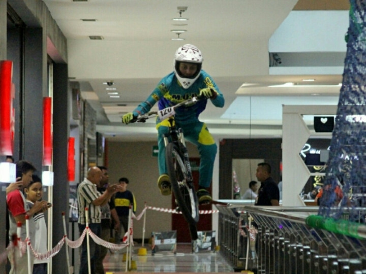 Ketika Mal Disulap Jadi Lintasan Balap