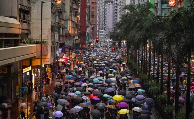 Pedemo memenuhi wilayah Victoria Park, pada Minggu 18 Agustus 2019. Kini warga Hong Kong bersiap hadapi protes lanjutan. Foto: AFP.