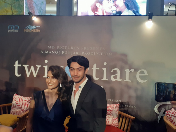 Reza Rahadian Paksa Produser Libatkan Raihaanun di Film Twivortiare