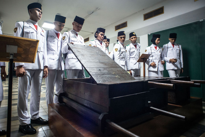 Anggota Paskibraka Nasional Kunjungi Museum Mandiri