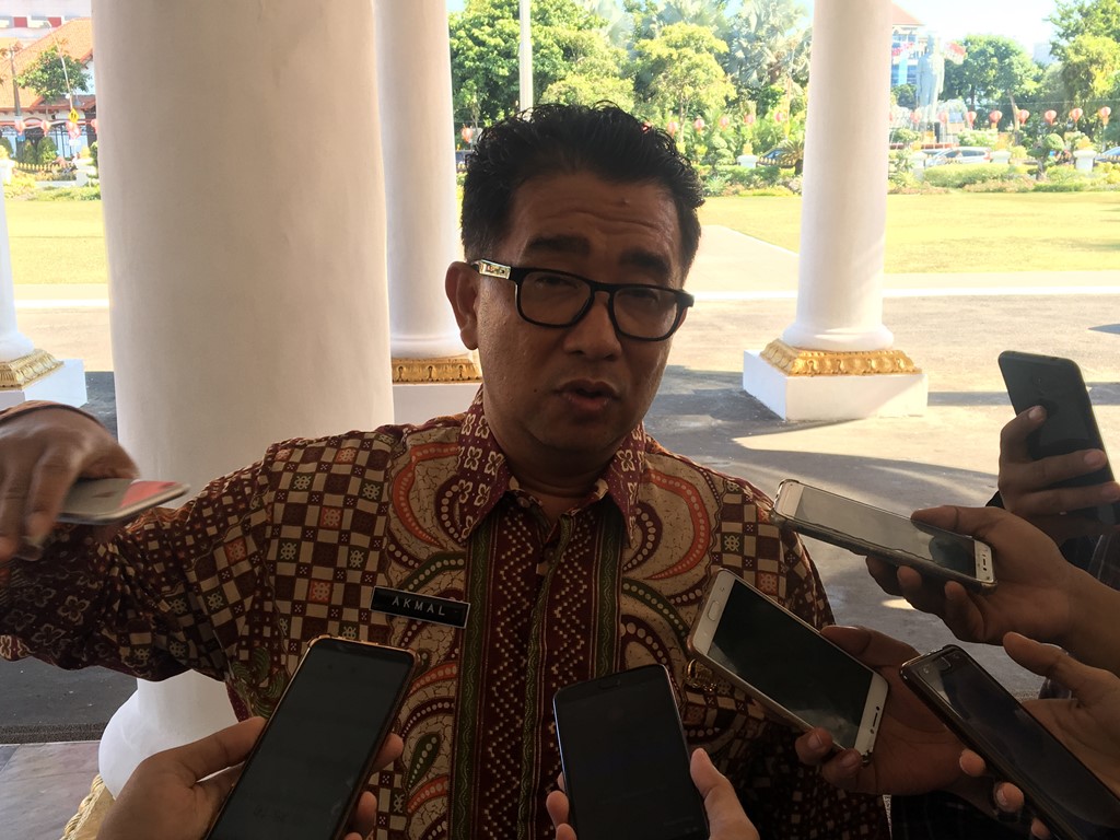 Pelaksana Tugas (Plt) Direktur Jenderal Otonomi Daerah Kemendagri, Akmal Malik, usai bertemu Gubernur Jatim Khofifah Indar Parawansa di Gedung Negara Grahadi, Surabaya. (Medcom.id/Amal).
