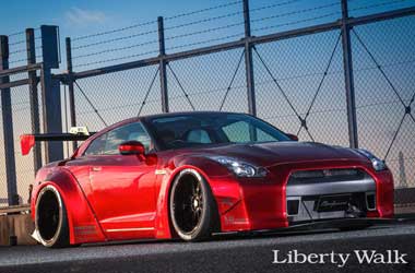 Pasang Bodi Lebar, Nissan GT-R ini Pede Tampil Ceper