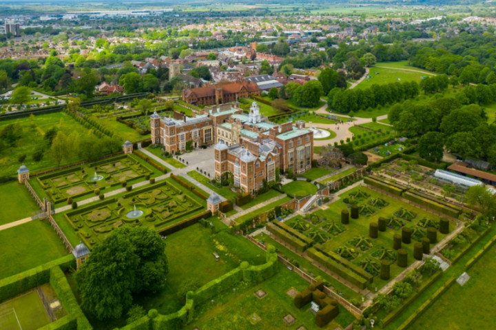 5 Video Musik dengan Bangunan Menakjubkan