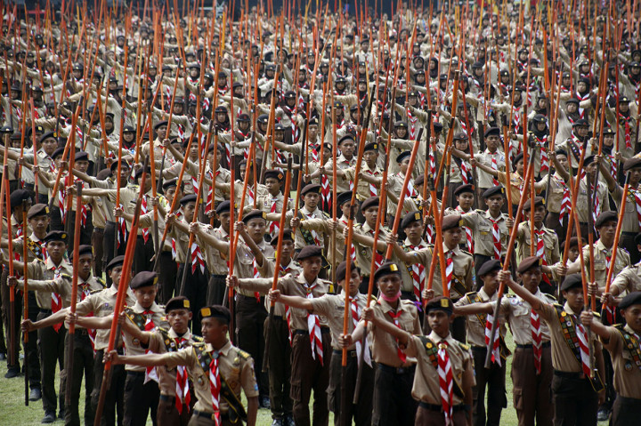 Pramuka se-Jabar Pecahkan Rekor Muri Kolone Tongkat Terbanyak