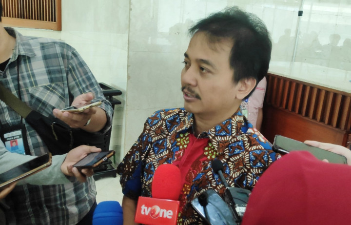 Hemat Anggaran, Roy Suryo Sarankan Menteri Pakai Mobil Rental