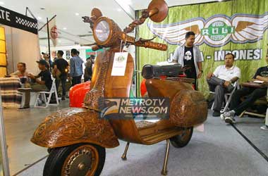 Angkat Budaya Ukir Jepara Lewat Modifikasi Vespa Kayu
