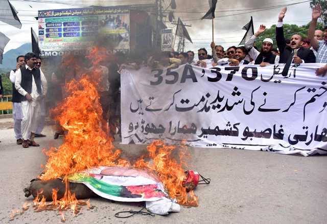 152 Orang Terluka Akibat Gas Air Mata di Kashmir