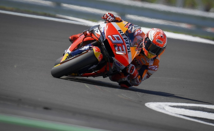 Marquez dan Rossi Bersaing Start Terdepan di MotoGP Inggris