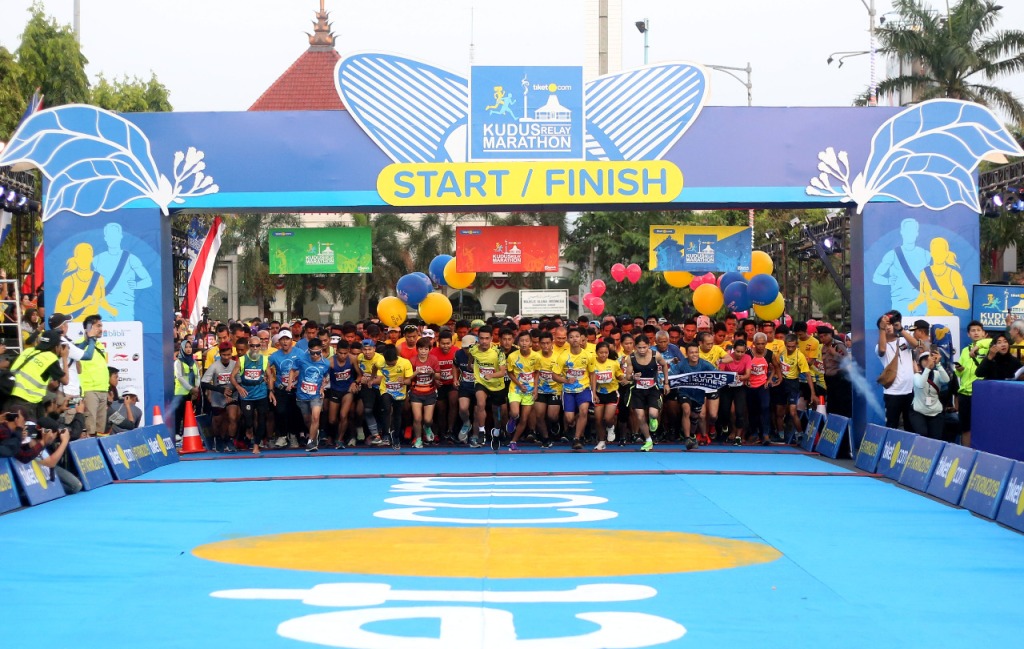 Momen saat Tiket.com Kudus Relay Marathon 2019 Digelar (Foto: Medcom.id/Riyan Ferdianto)