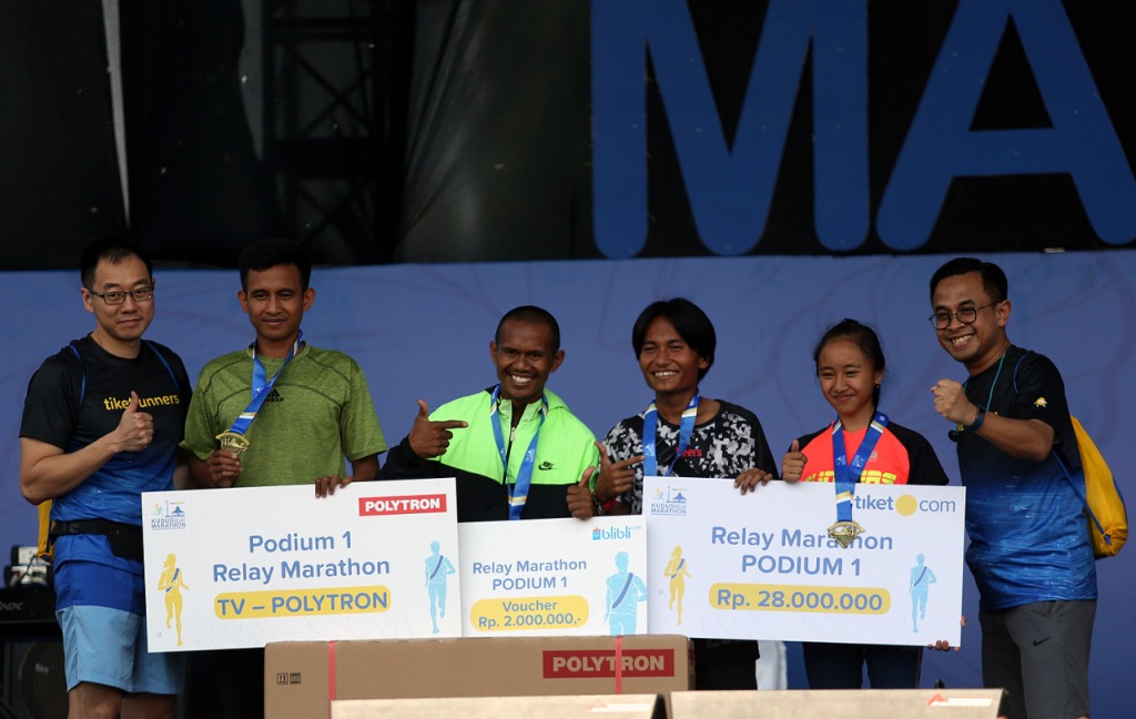Para juara Tiket.com Kudus Relay Marathon 2019 (Foto: Medcom.id/Riyan Ferdianto)