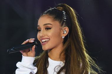 Ariana Grande Tampil Perdana Setelah Bom Manchester