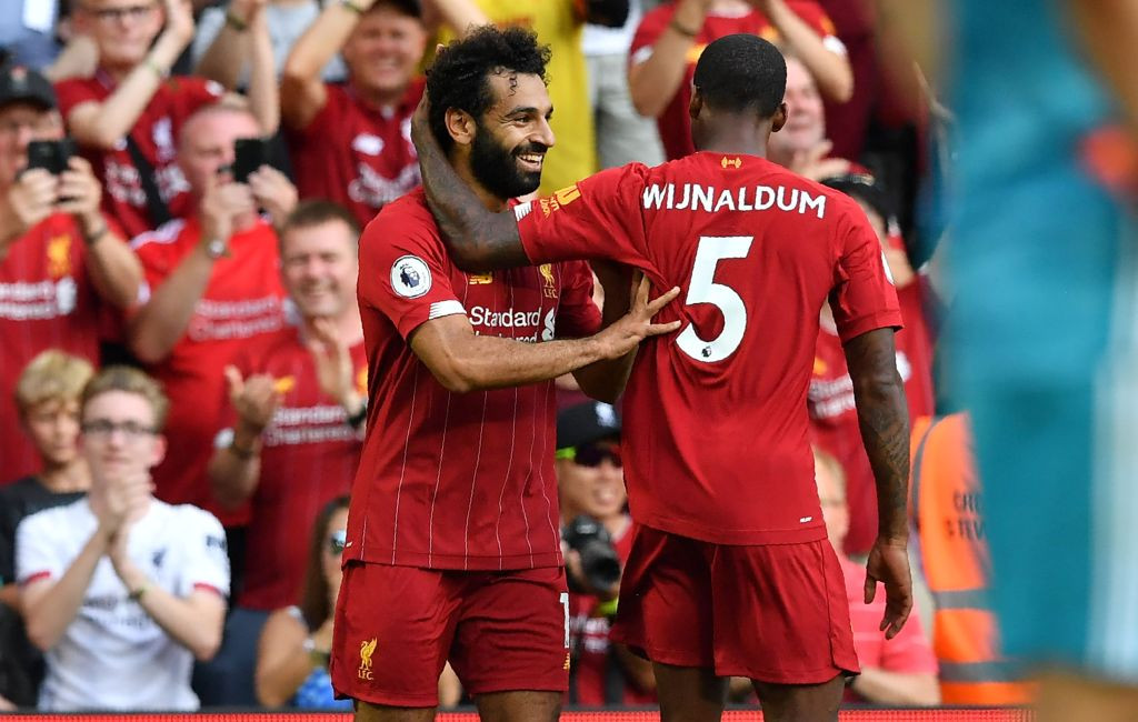 Momen saat winger Liverpool Mohamed Salah (kiri) berselebrasi usai membobol gawang Arsenal (Foto: AFP/Ben Stansall)