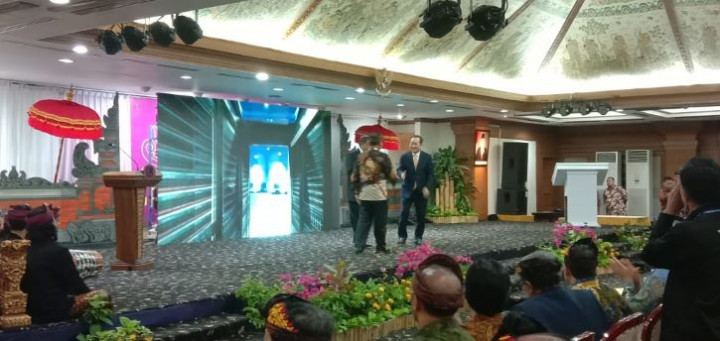 Menteri Nasir Kenalkan Rektor Asing Pertama